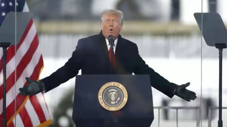 Trump reivindica imunidade e promotores solicitam que ação seja rejeitada