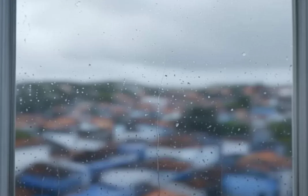 Previsão de chuvas intensas em Penedo exige atenção redobrada