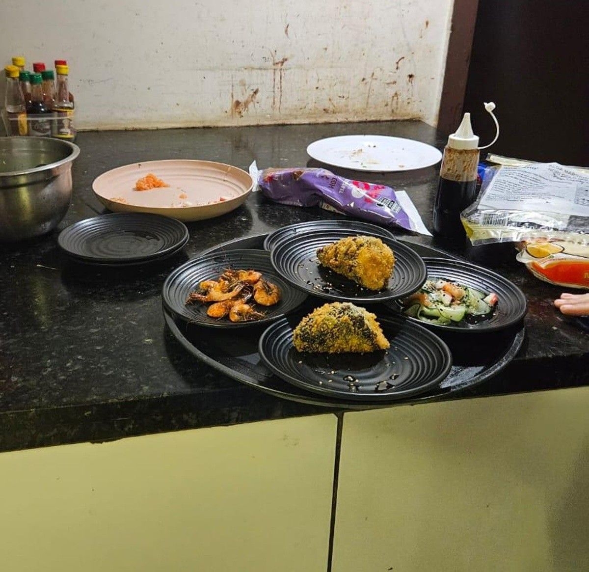 Vigilância interdita restaurante de sushi na Serraria de Maceió