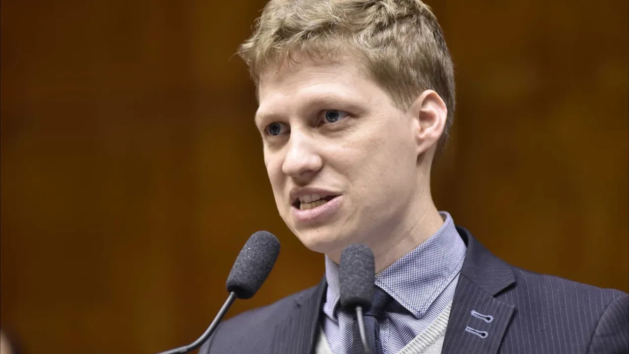 Corregedor da Câmara pede suspensão de três deputados