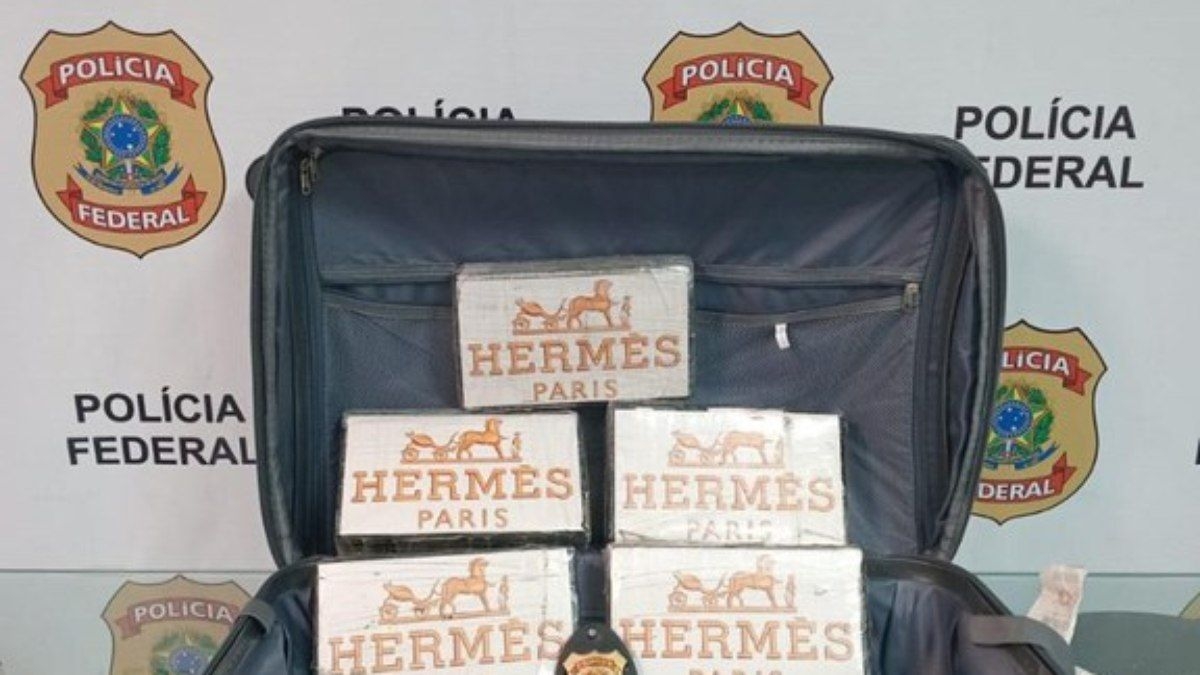 Homem é preso com drogas em travesseiro no RJ