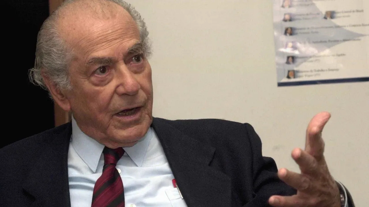 Vereador comete gafe ao citar Brizola em sessão