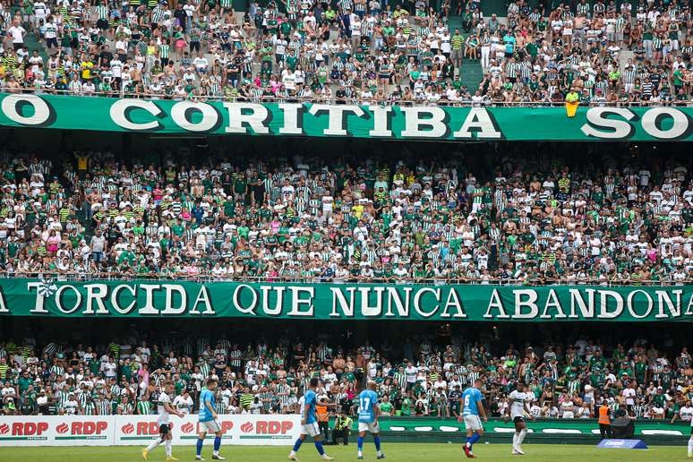 Coritiba recebe o Londrina na estreia do Paranaense