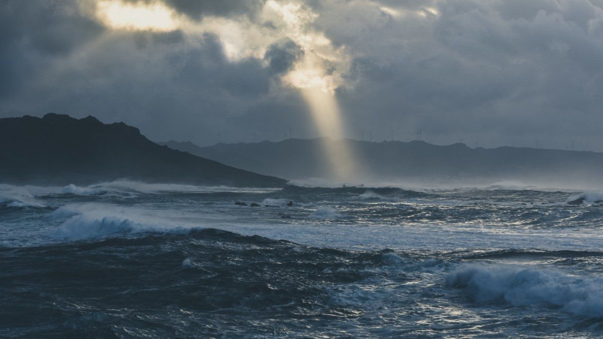 Marinha alerta sobre ondas de até 2,5 metros