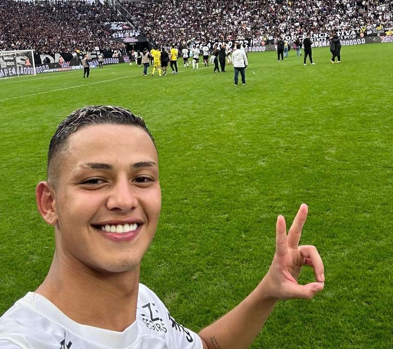 Golaço do título! Veja a pintura do 11º troféu do Corinthians na Copinha