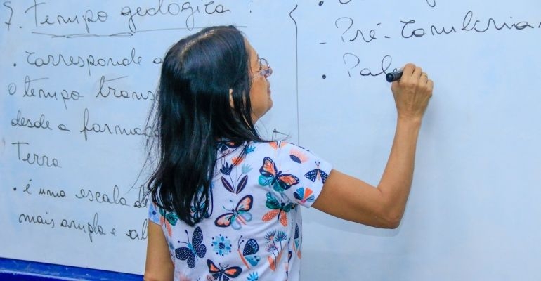 PSS da Educação de AL traz vagas temporárias para professores e profissionais de apoio