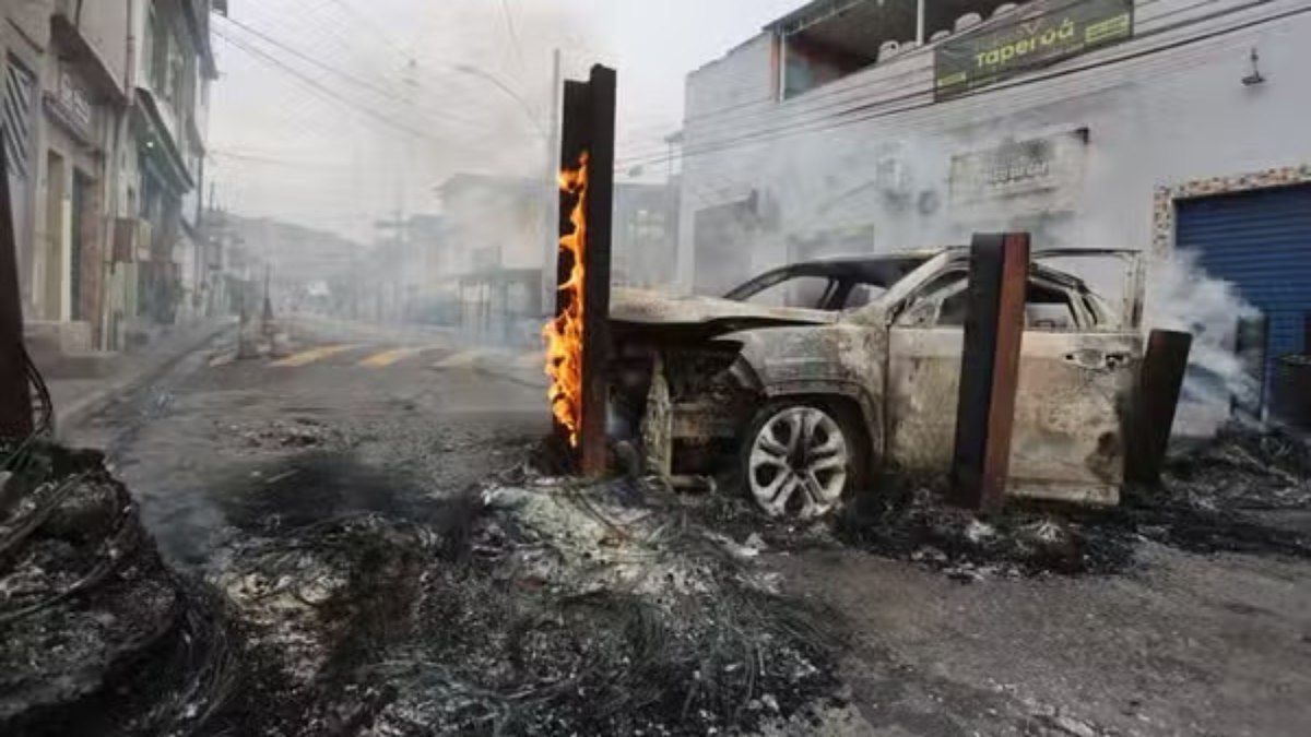 Barricadas e vias fechadas no RJ nesta terça-feira