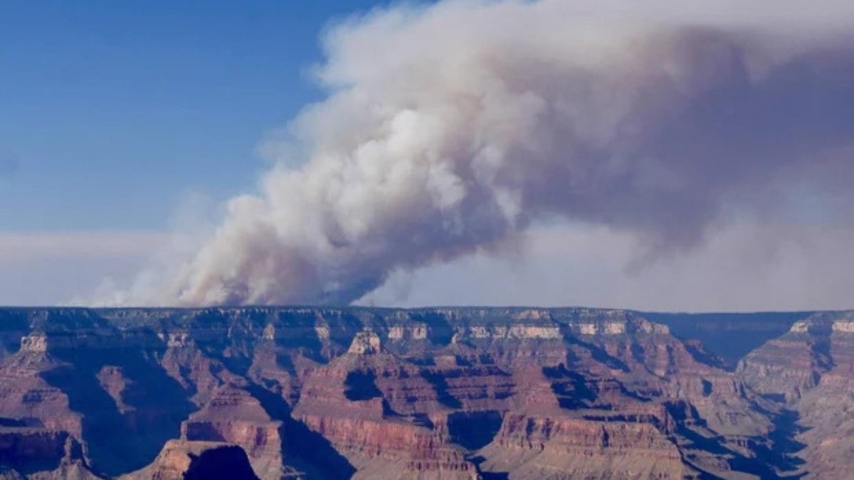 Grand Canyon Lodge é destruído por incêndio florestal