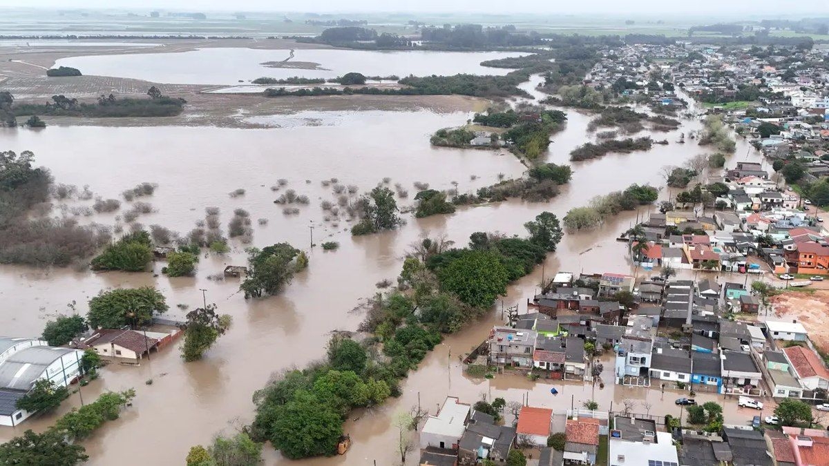 Enchente causa destruição em São Lourenço do Sul