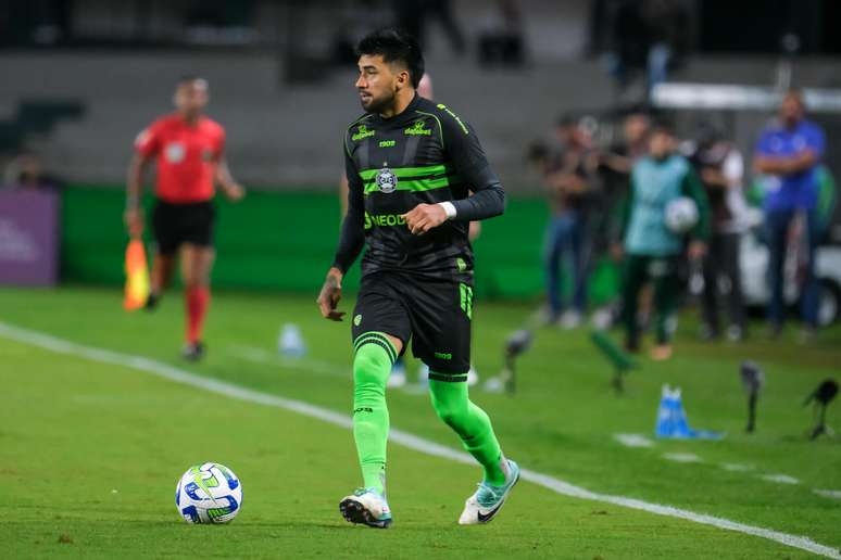 Fontes argentinas cravam venda de Marcelino Moreno para o Lanús, mas Coritiba nega acordo