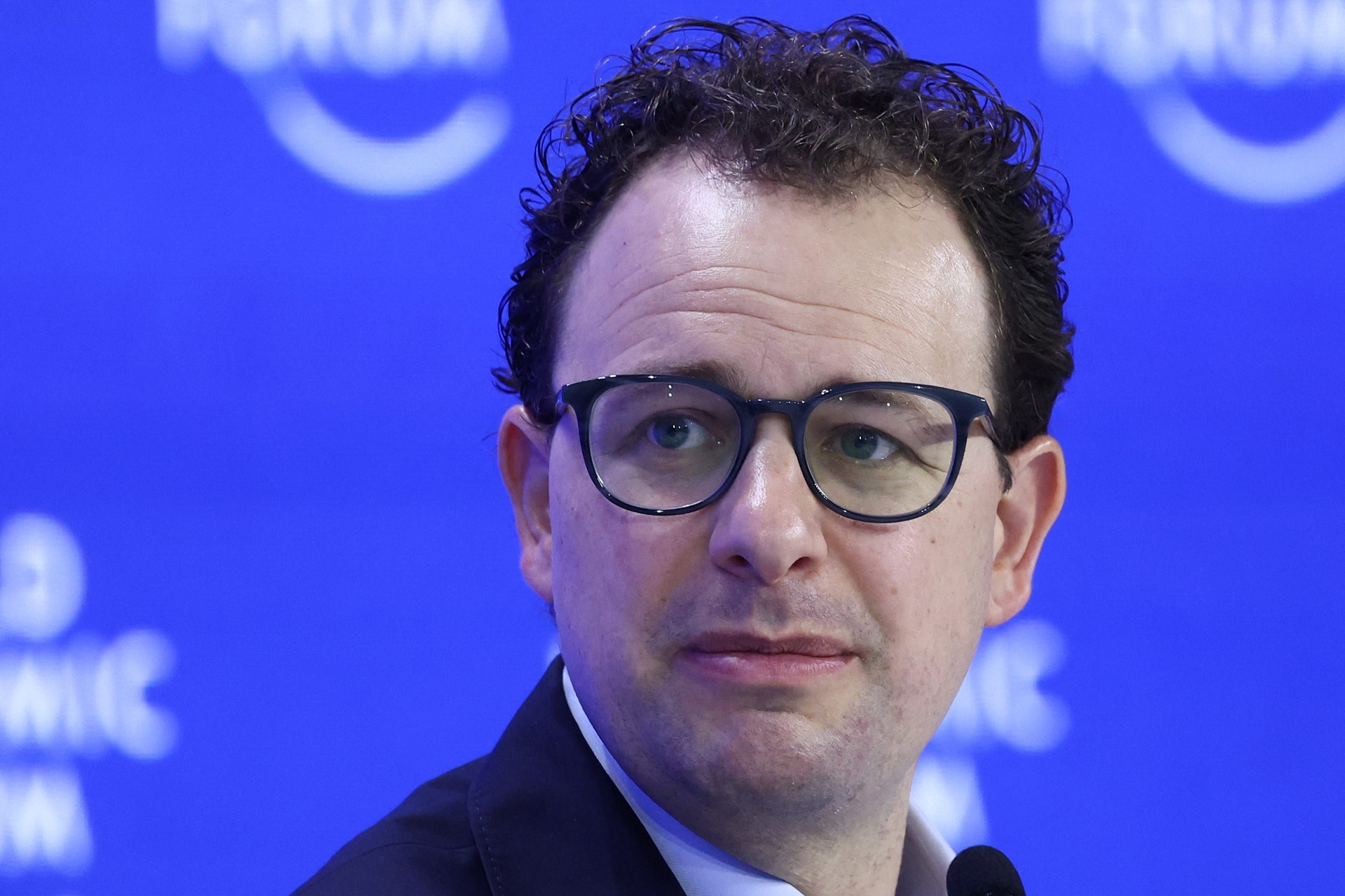 Antropic revela processo de blackmail da IA em estudo