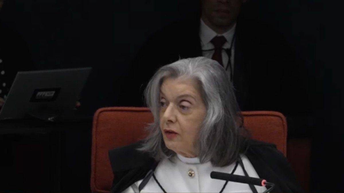 Cármen Lúcia condena Bolsonaro e abre portas à prisão