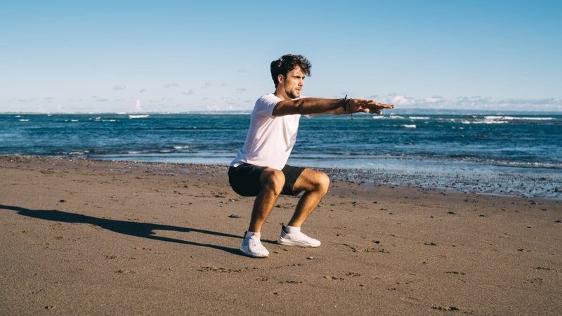 Exercícios sem equipamentos para manter massa muscular praias