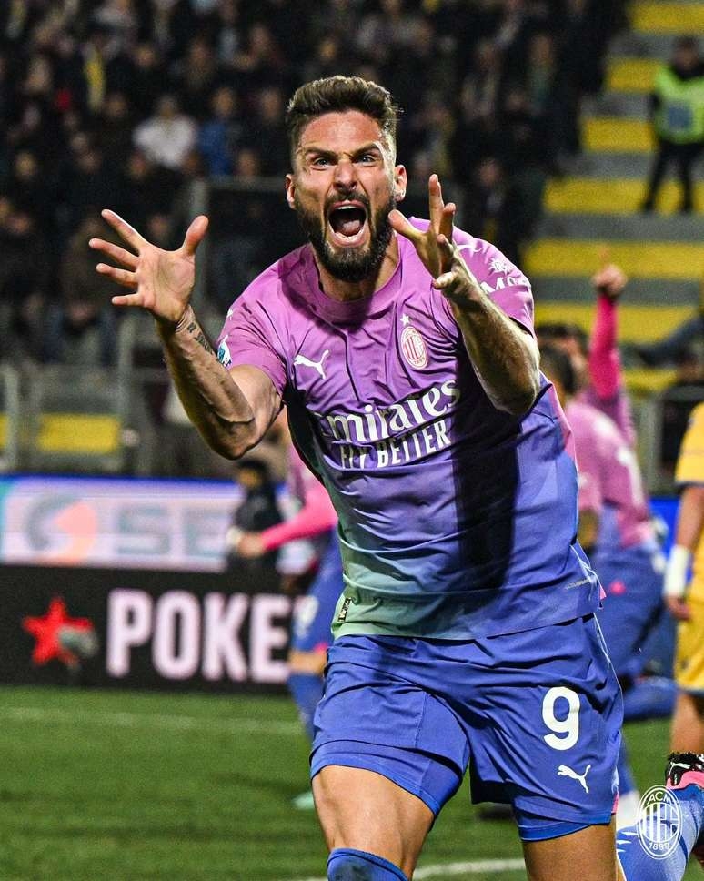 Em partida com duas viradas, Milan vence Frosinone e segue na corrida pela liderança do Campeonato Italiano