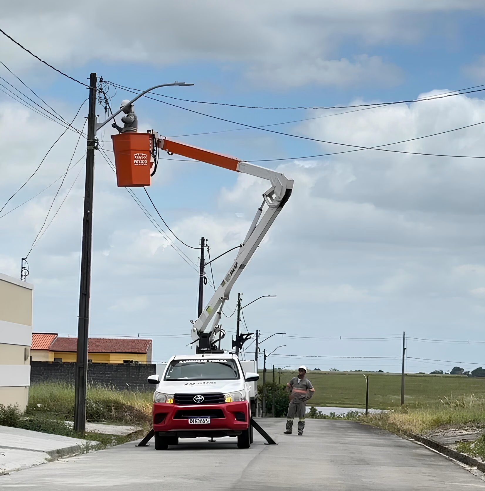 Penedo realiza troca de 300 luminárias danificadas no Buriti