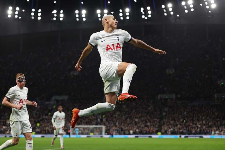 Richarlison marca duas vezes e Tottenham goleia o Newcastle pela Premier League