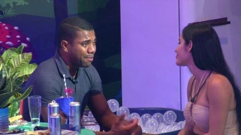 'BBB 24': Casado, Davi abre o coração e se declara para Isabelle: 'Te amar sem intenção'