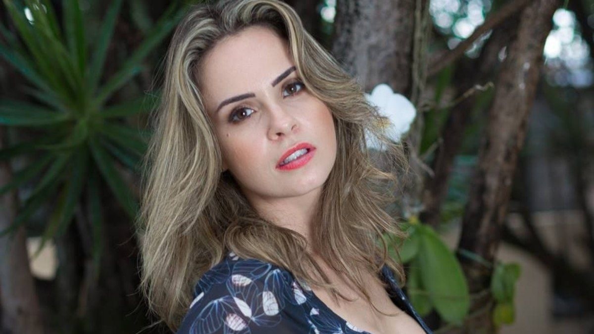 Ana Paula Renault se recupera de cirurgia de emergência