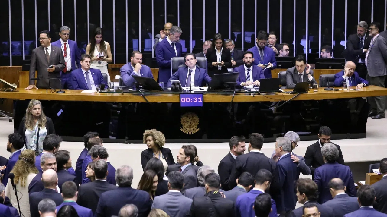 Câmara aprova retirada da MP do IOF da pauta