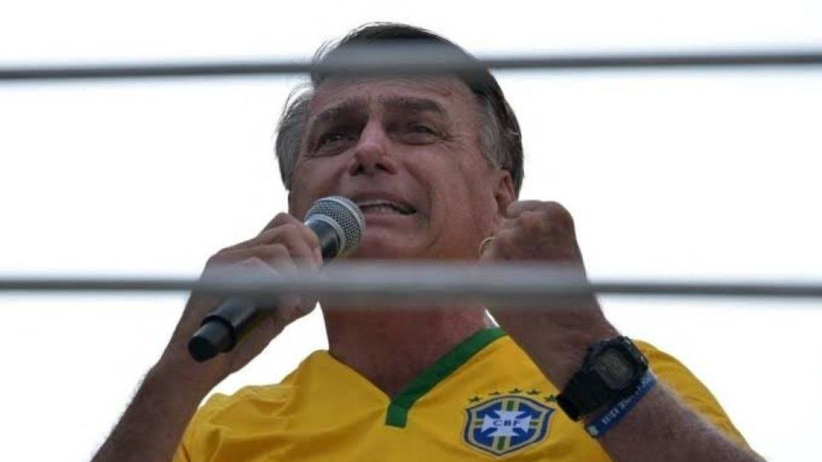 Bolsonaro é internado com dores abdominais no RN