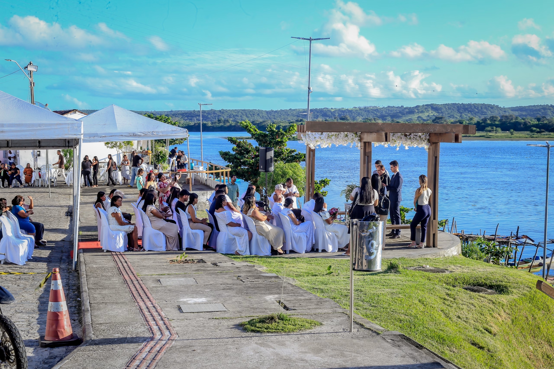 Casais penedenses celebram casamentos às margens do Rio São Francisco