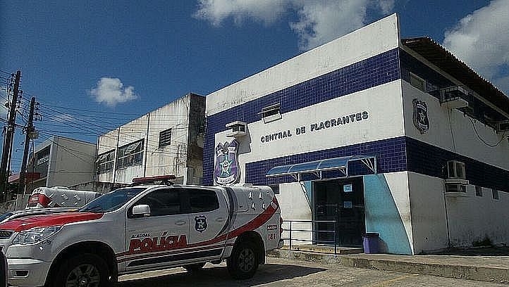 Homem é detido após ameaçar penhorar casa da avó em 'boca de fumo', em Maceió