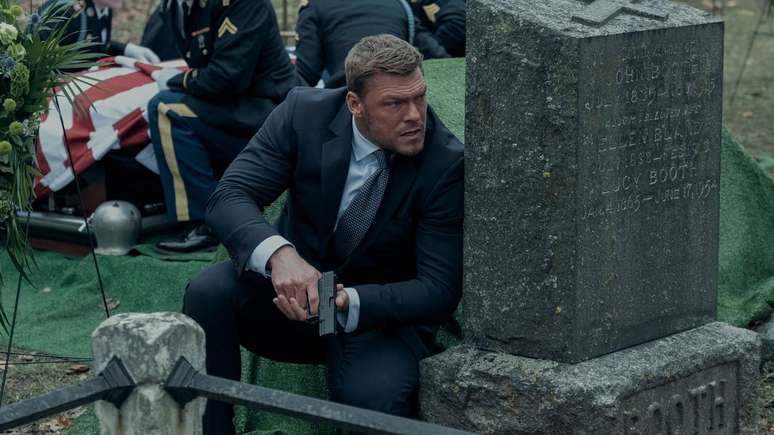 "Eu nunca poderia lutar assim": Por que Alan Ritchson, de Reacher, estava preocupado com as cenas de ação da série