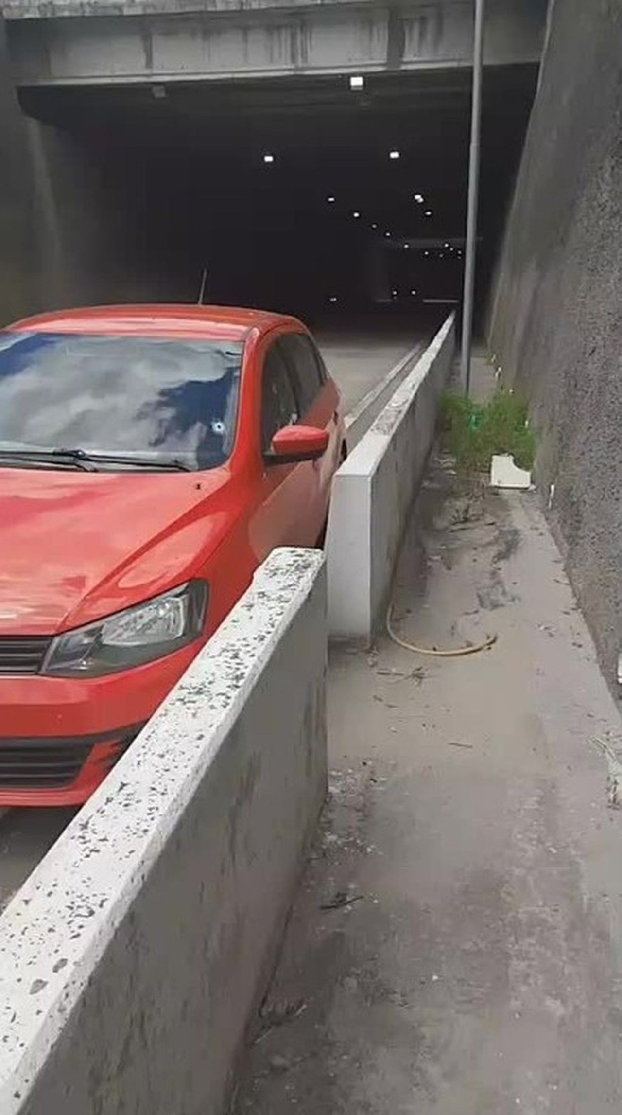 Homem é executado em carro em viaduto de Maceió