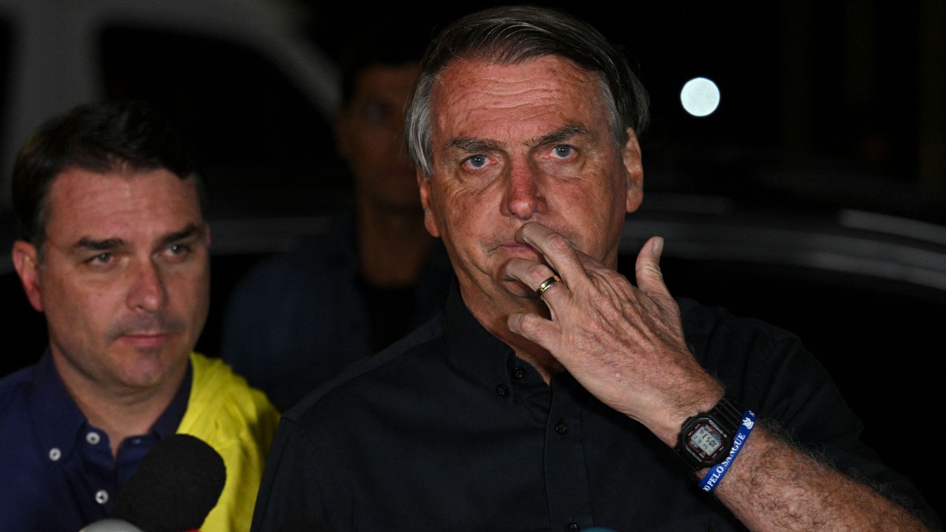 Bolsonaro e filhos anunciam live para articular base e 'preparar' candidatos para eleições 2024