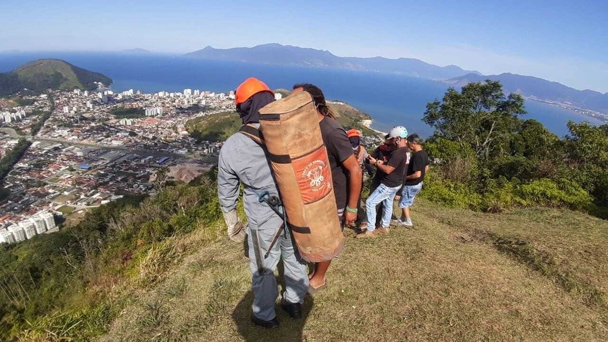 Piloto de asa-delta morre após queda em Caraguatatuba
