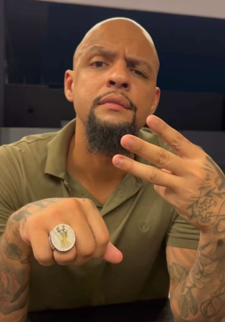 Felipe Melo, do Fluminense, ganha anel alusivo ao tri da Libertadores como presente de Natal