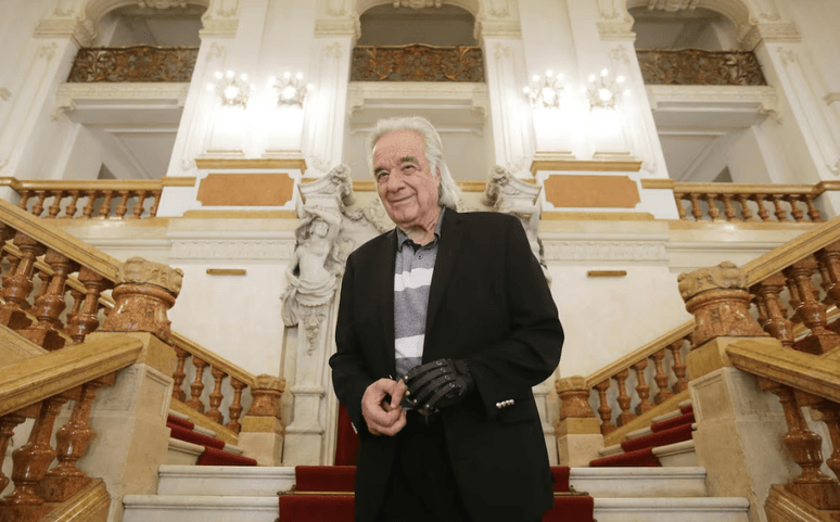 Maestro João Carlos Martins é internado em hospital de SP e passa por cirurgia