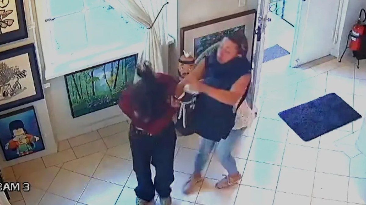 Estudante agredida em Curitiba por andar sem sutiã