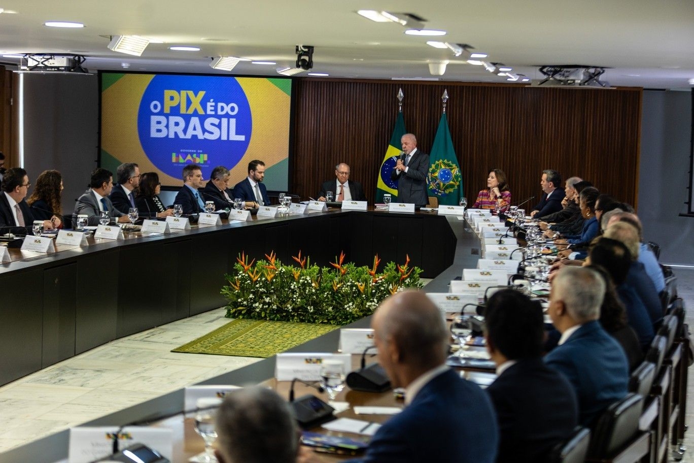 Lula alerta sobre ações independentes de ministros em reunião