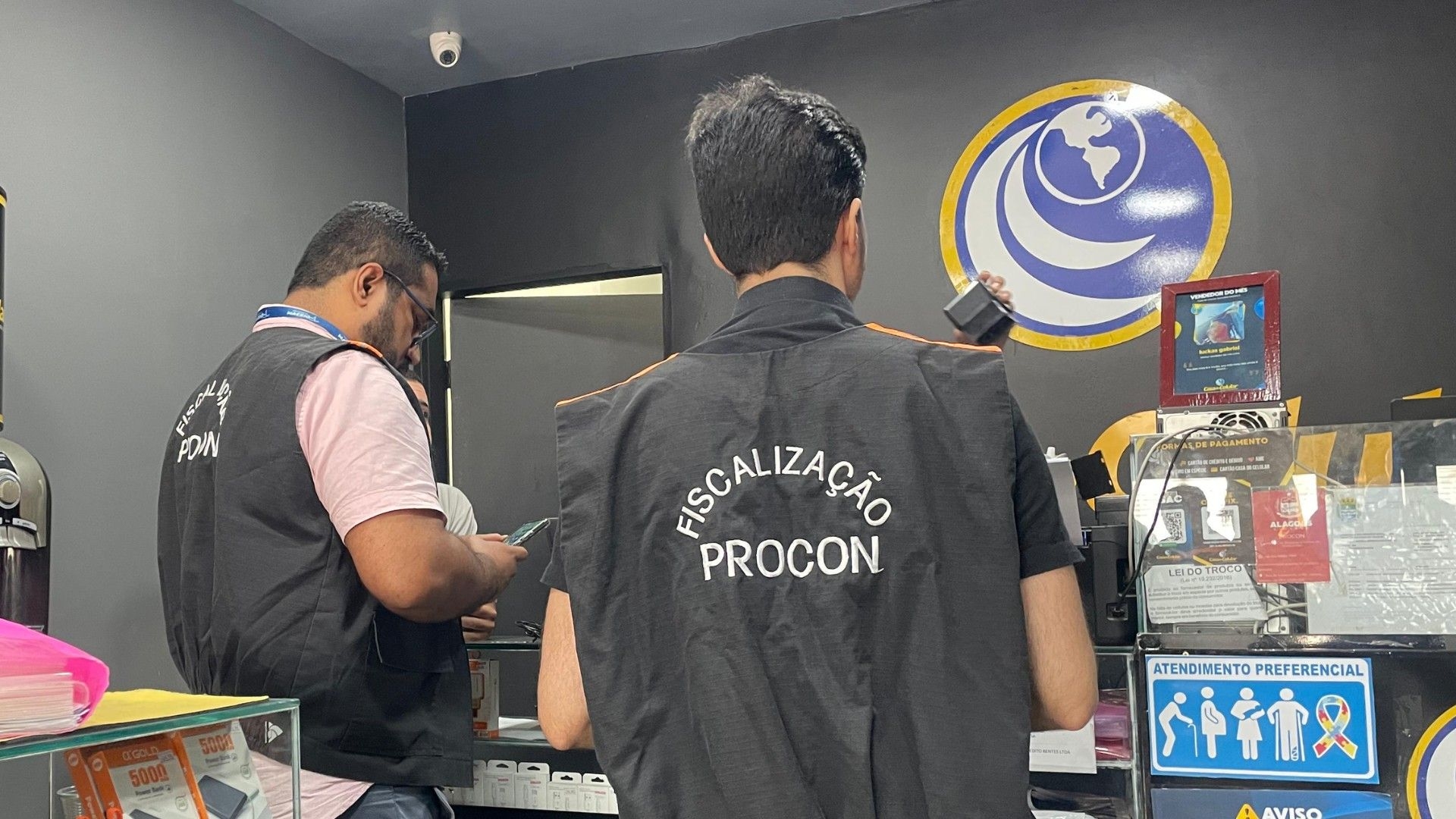 Procon autua lojas por propaganda enganosa em Maceió