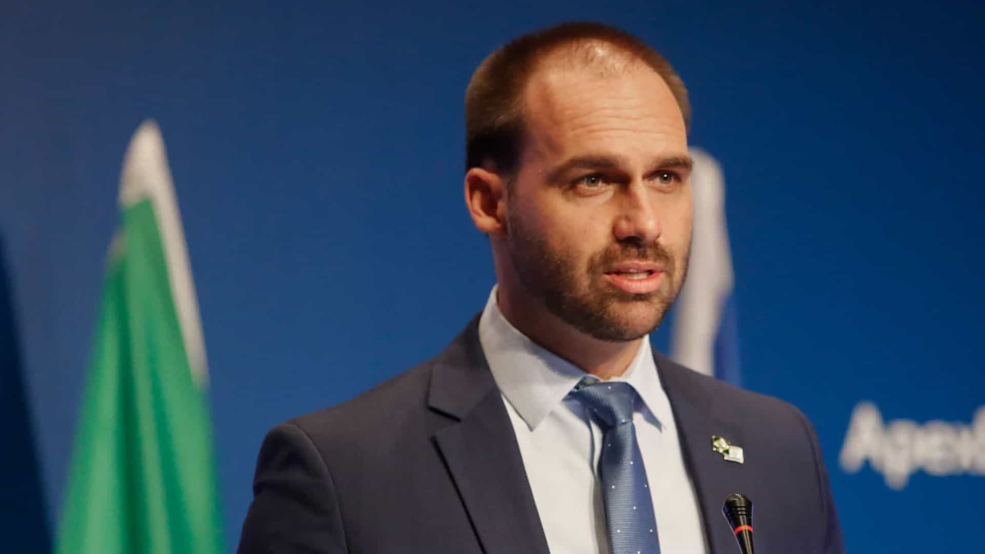 Eduardo Bolsonaro diz que acusação de Mauro Cid sobre ele e Michelle é 'cortina de fumaça'