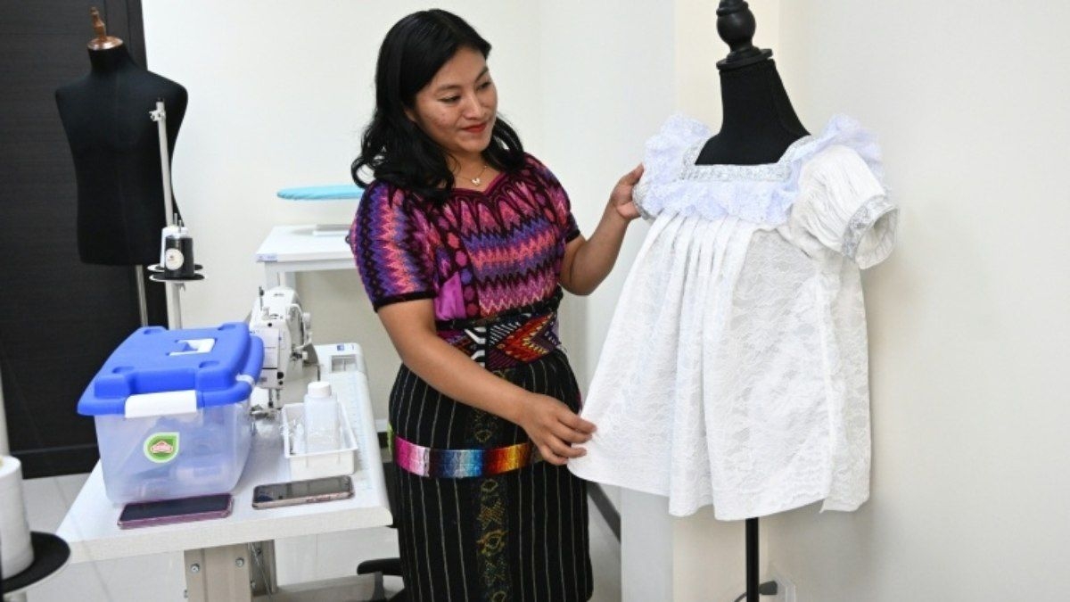 Ofícios como costura ajudam a reduzir emigração na Guatemala