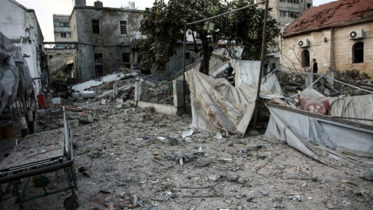 Bombardeio danifica hospital em funcionamento em Gaza