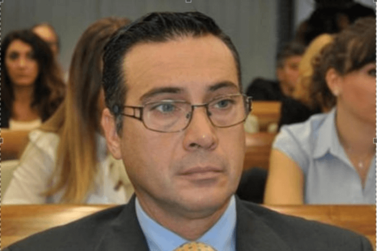 Itália reduz pena de oficial que vendeu segredos para russos