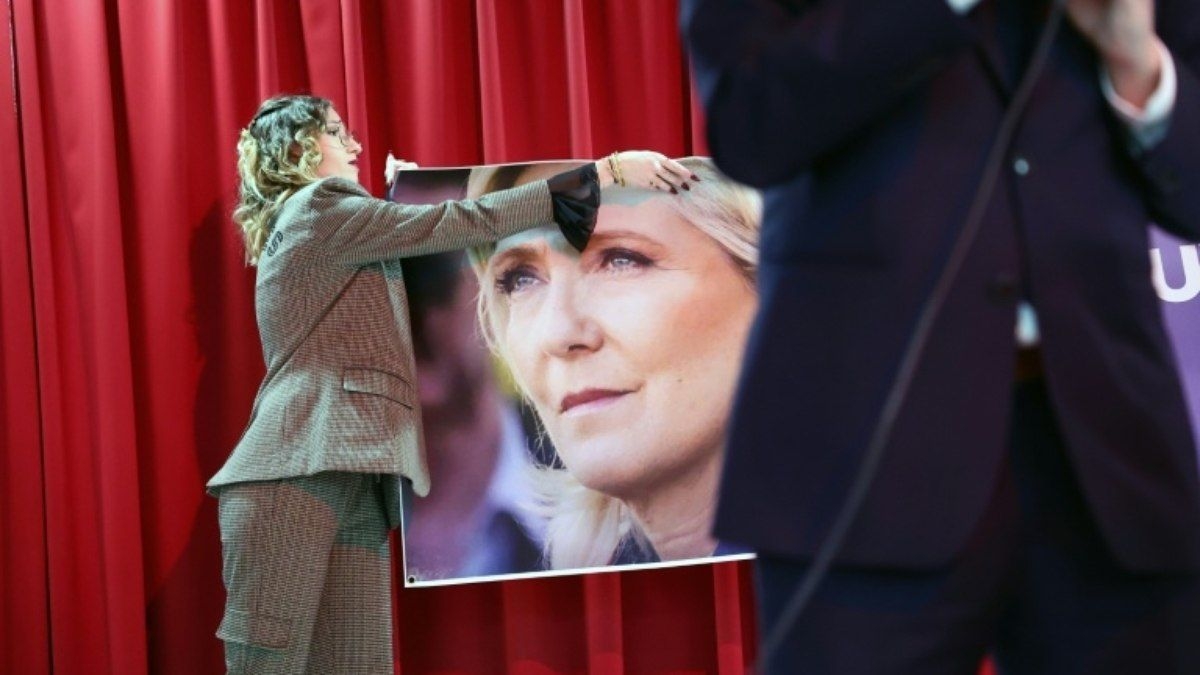 Le Pen denuncia condenação como decisão política em Paris