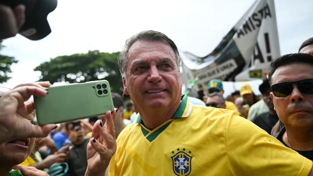 Maioria dos brasileiros se opõe à anistia a Bolsonaro