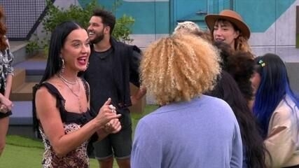 Katy Perry Faz Caretas e Divertidos Encontros na Austrália