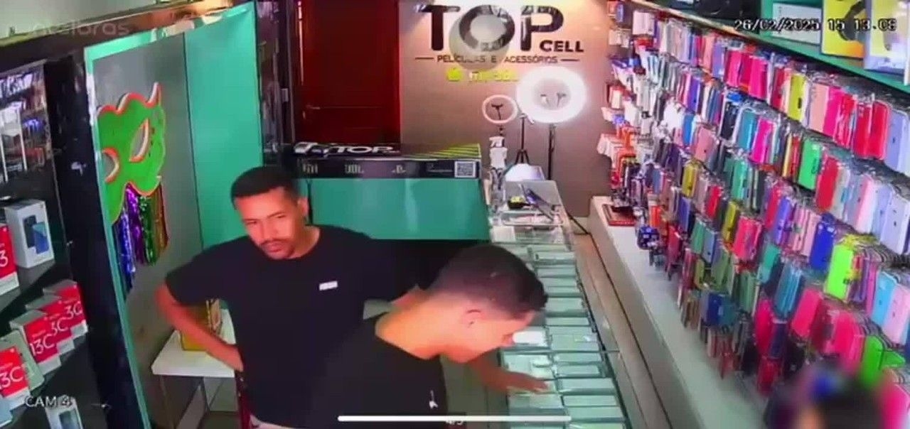 Homens furtam 30 celulares em loja de Arapiraca