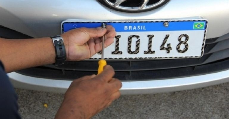 Detran recomenda que placas de veículos devem ser destruídas após substituição