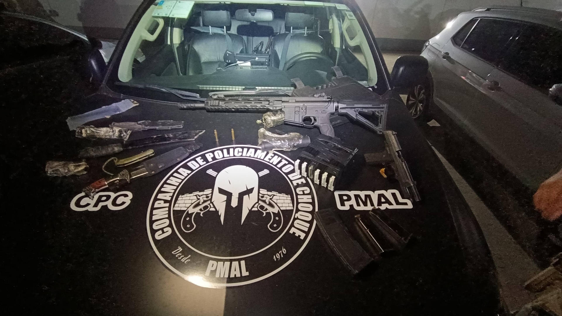 PM apreende fuzil e pistola em Maceió