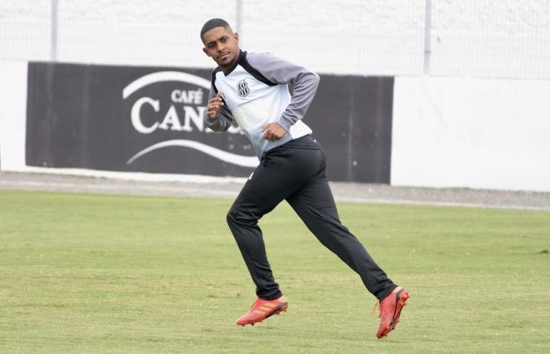 Ponte Preta acerta renovação com volante Ramon Carvalho