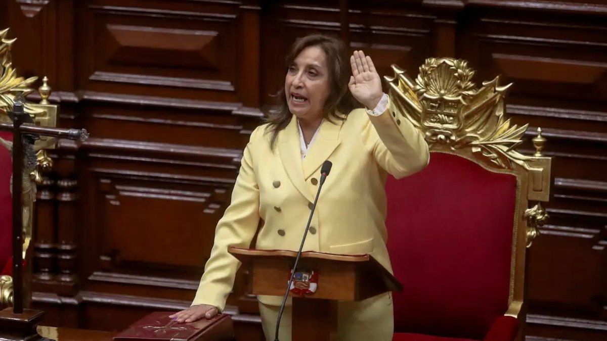 Peru destitui presidente em meio a crescente violência