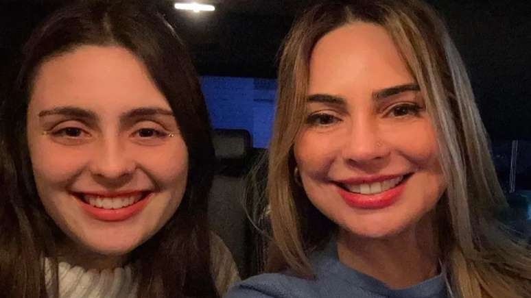 Rachel Sheherazade se derrete pela filha em formatura do ensino médio: 'Orgulho'