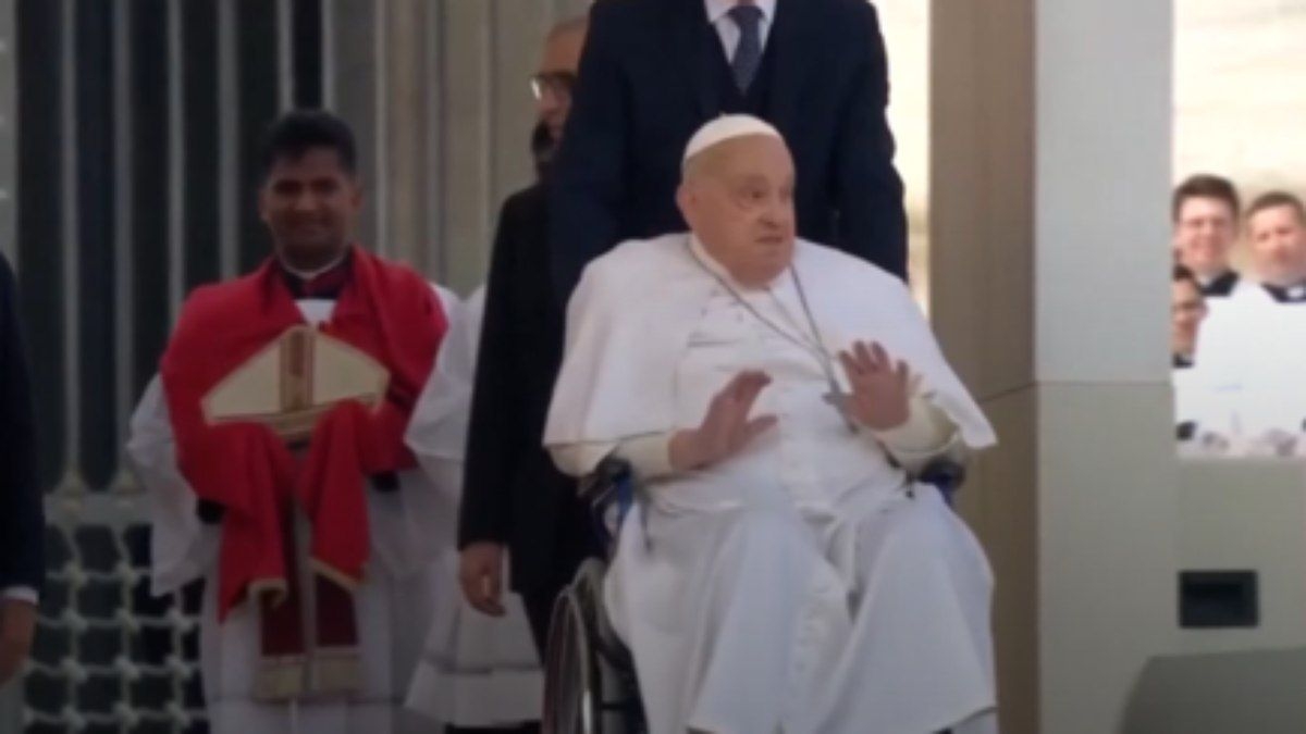 Papa Francisco celebra Domingo de Ramos na Praça de São Pedro