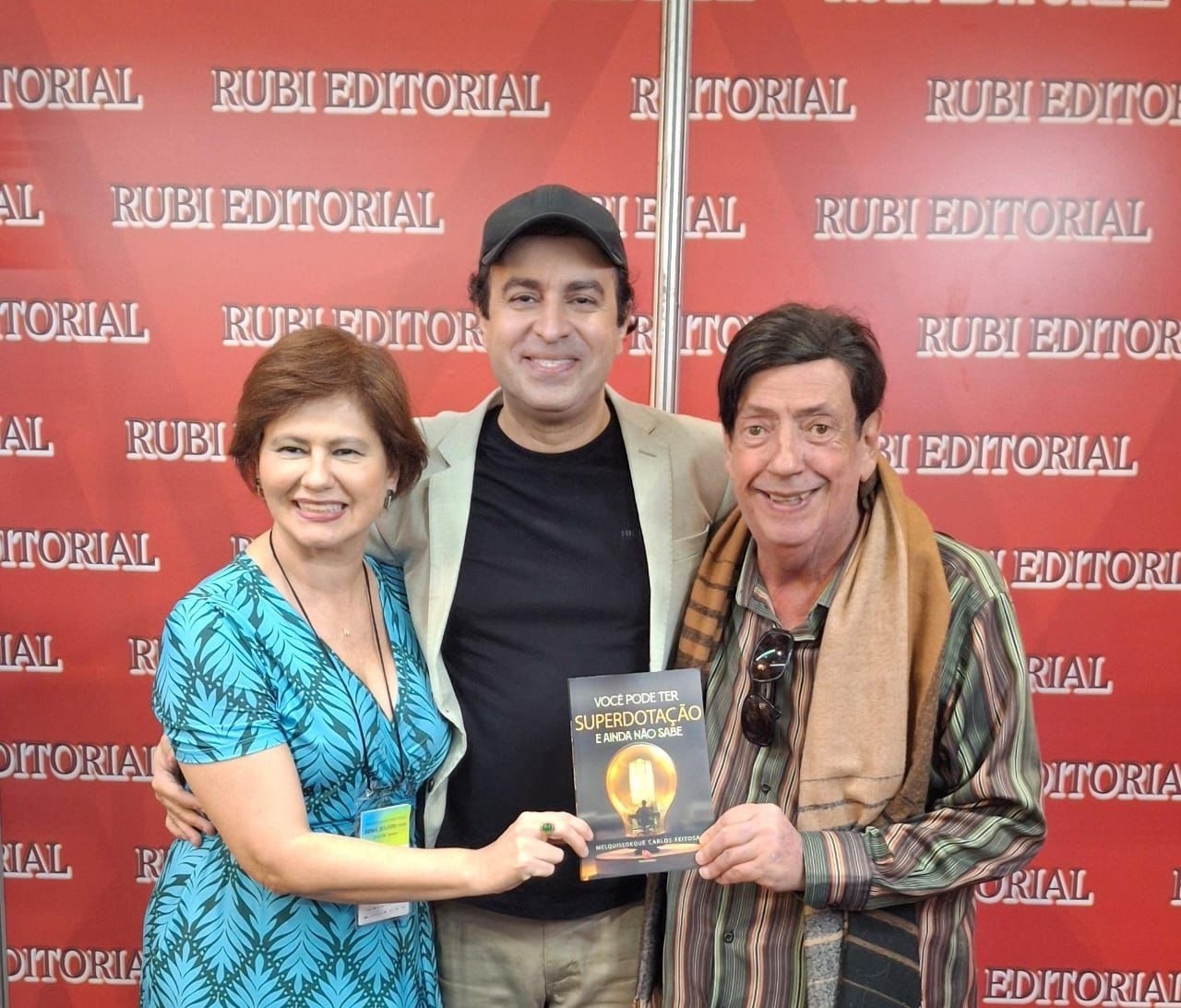 Alagoano lança segundo livro na Bienal do Livro